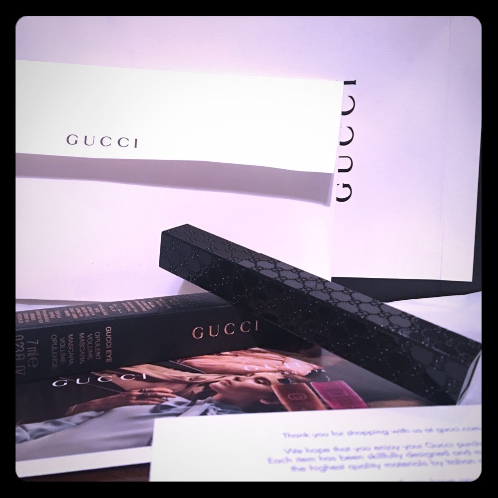 Beauty/Iconic Black Lightweight Volume Mascara